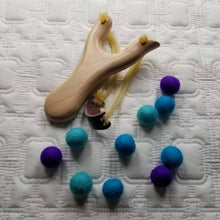 Load image into Gallery viewer, Slingshot With Felt Balls fidget