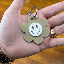 Load image into Gallery viewer, Daisy Keychain