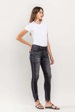 Load image into Gallery viewer, Lovervet Raw Hem Cropped Skinny Jeans