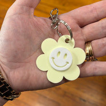 Load image into Gallery viewer, Daisy Keychain