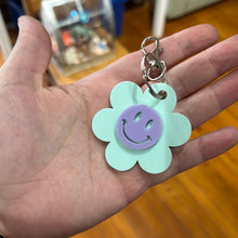 Load image into Gallery viewer, Daisy Keychain