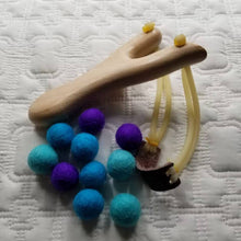 Load image into Gallery viewer, Slingshot With Felt Balls fidget