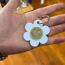 Load image into Gallery viewer, Daisy Keychain