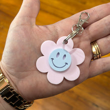 Load image into Gallery viewer, Daisy Keychain