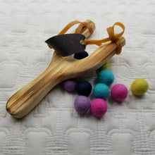 Load image into Gallery viewer, Slingshot With 10 Felt Balls fidget