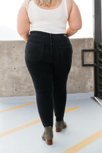 Load image into Gallery viewer, Into The Wild Distressed Skinny Jeans Judy blue