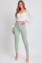 Load image into Gallery viewer, YMI Jeanswear Hyperstretch Mid-Rise Skinny Jeans
