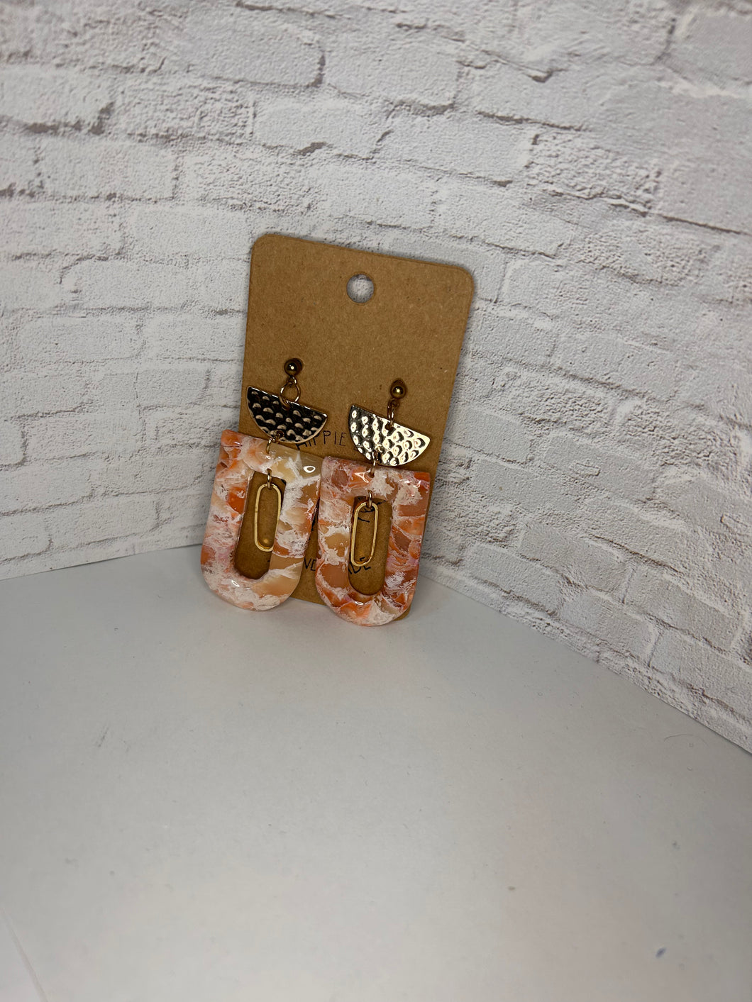 Faux stone and hammered metal arch chandelier stud earrings