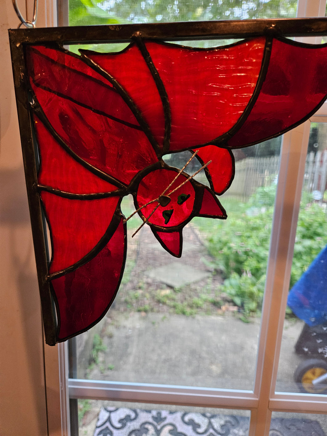 Stained Glass Corner Hanging Catty Bat - Red