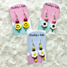 Load image into Gallery viewer, Happy Daisy Earrings

