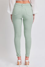 Load image into Gallery viewer, YMI Jeanswear Hyperstretch Mid-Rise Skinny Jeans
