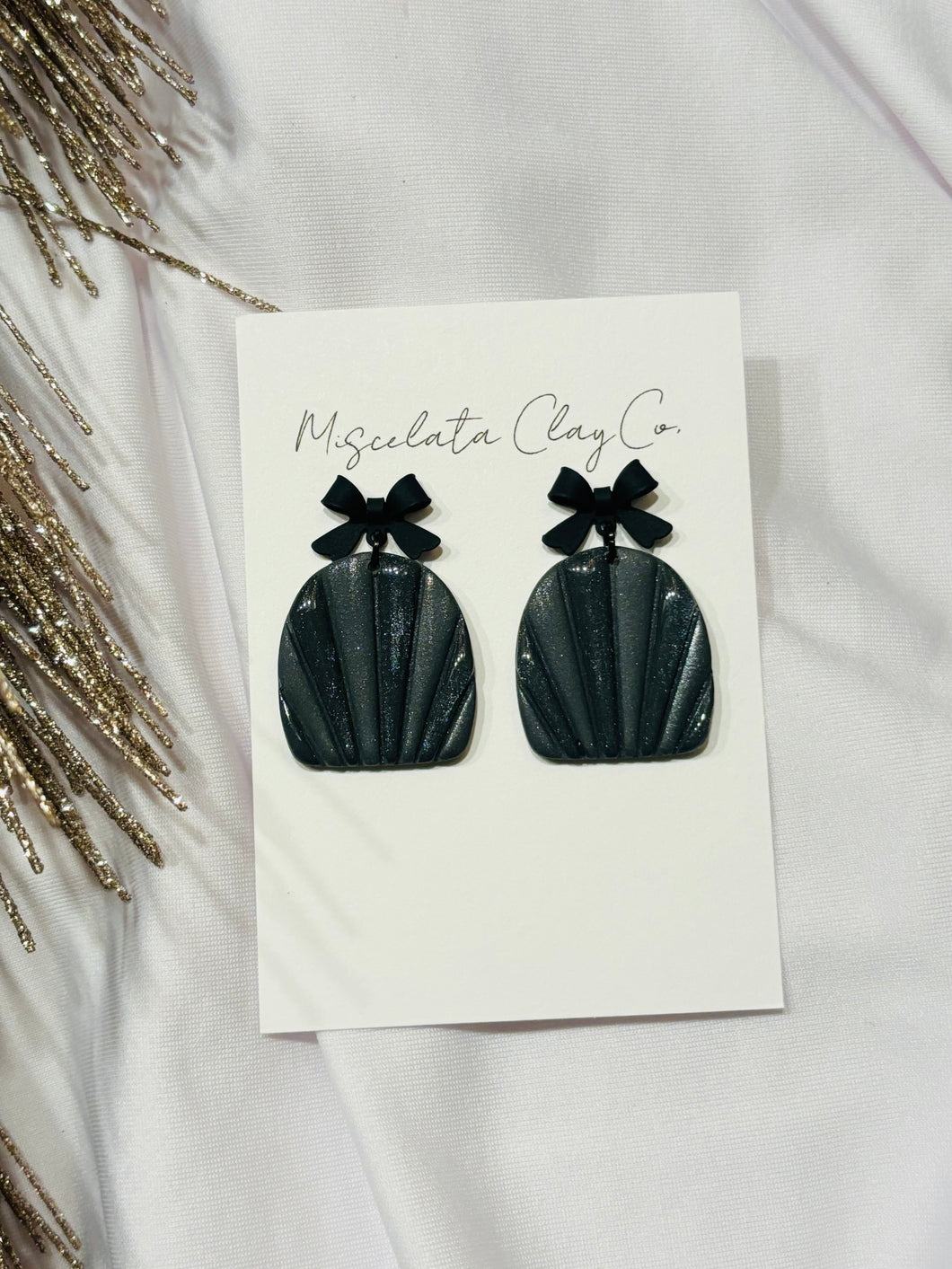 NYE Embossed Arch with black bow