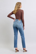 Load image into Gallery viewer, Judy Blue Full Size Run Vintage Wash Thermal Straight Jeans

