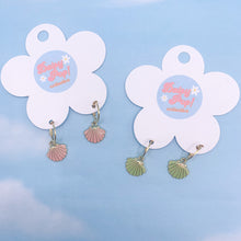 Load image into Gallery viewer, Summer Shell earrings
