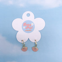 Load image into Gallery viewer, Summer Shell earrings
