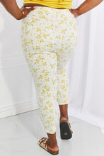 Load image into Gallery viewer, Judy Blue Full Size Golden Meadow Floral Skinny Jeans
