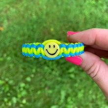 Load image into Gallery viewer, Smiley Face Paracord Bracelet
