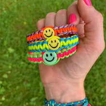 Load image into Gallery viewer, Smiley Face Paracord Bracelet
