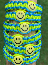 Load image into Gallery viewer, Smiley Face Paracord Bracelet

