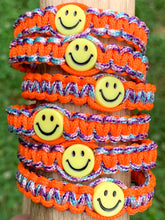 Load image into Gallery viewer, Smiley Face Paracord Bracelet
