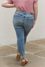 Load image into Gallery viewer, Judy Blue Macy Full Size Mid Rise Boyfriend Jeans
