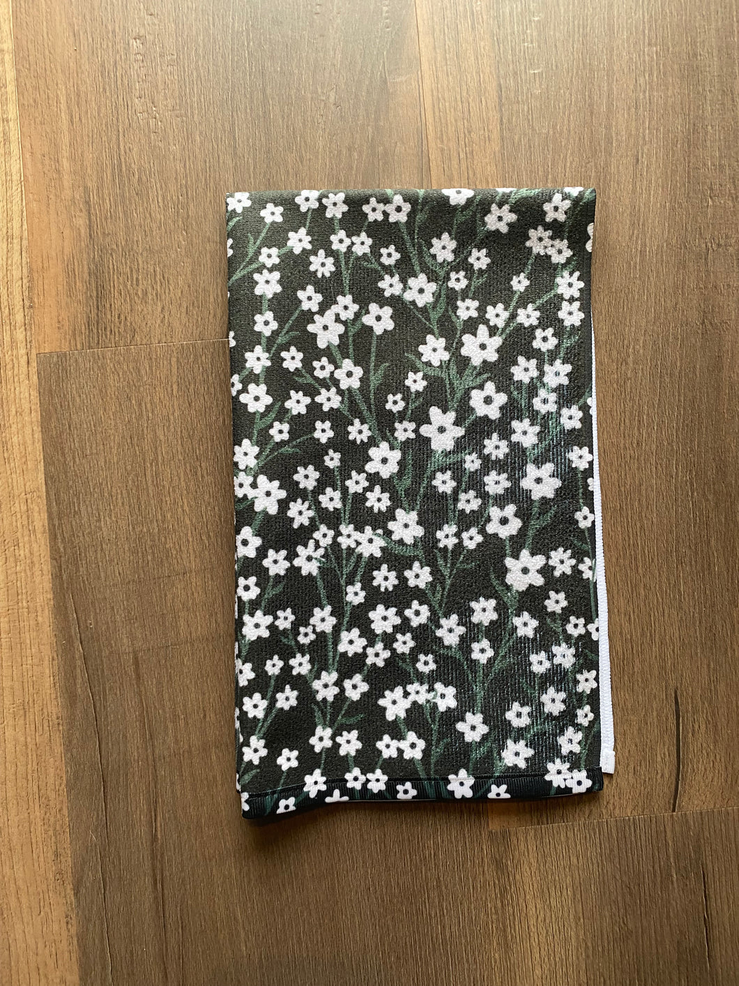 Green Daisies Hand Towel